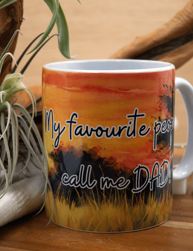 Mug: Silhouette of a Dad Walking with Two Children at Sunset Design