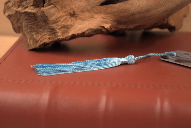 "Monochrome Mindfulness Aluminium Bookmark – ‘Be Present’ Inspirational Design