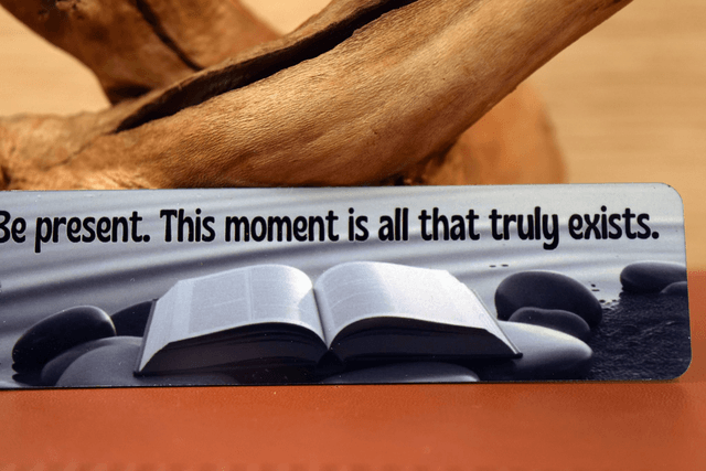 "Monochrome Mindfulness Aluminium Bookmark – ‘Be Present’ Inspirational Design