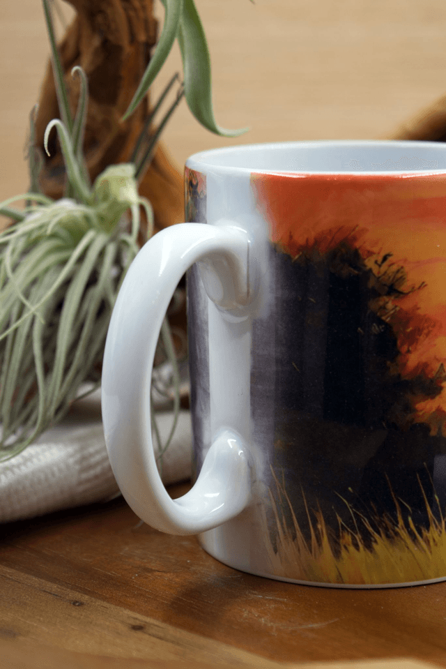 Mug: Silhouette of a Dad Walking with Two Children at Sunset Design