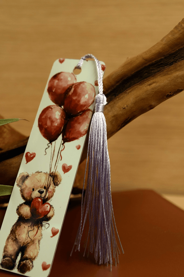 Cute Bear Bookmark – Adorable Design with Balloons & Heart 