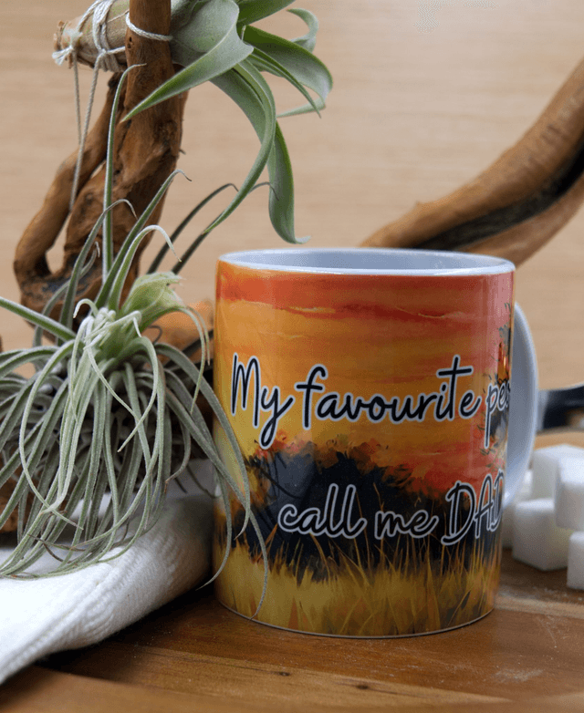 Mug: Silhouette of a Dad Walking with Two Children at Sunset Design