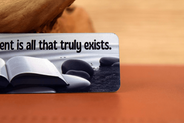 "Monochrome Mindfulness Aluminium Bookmark – ‘Be Present’ Inspirational Design